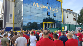 İşten atılan OMSA işçileri fabrikayı terk etmiyor: Yetkililer sesimizi duysun
