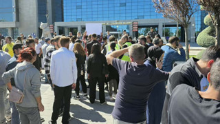 İşten çıkartılan 1065 işçi ABB önünde nöbette