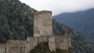 Türkiye'nin en görkemli kalelerinden biri! Rize'nin Çamlıhemşin ilçesinde bulunuyor