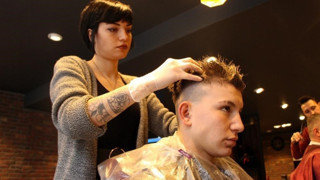 Kış aylarında saç dökülmesi artabilir! Uzman isim uyardı