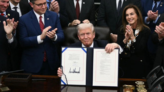 Demokratlardan ihanet: Amerikan hükümeti rekor süreli kapanmadan sonra yeniden açılıyor