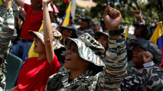 Venezuelalı gençlerden ABD'ye karşı gövde gösterisi! Emperyalist saldırganlığa karşı tek yürek