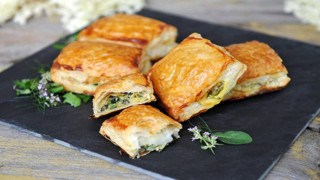 MasterChef'teki tulum peynirli kabak böreği tarifi! Tulum peynirli kabak böreği nasıl yapılır?