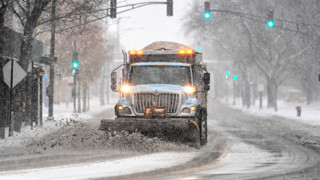 Tam 2 bin 500 uçuş iptal edildi! Kötü hava koşulları hayatı felç etti