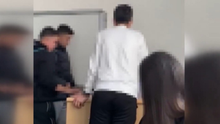 Ankara’da okulda skandal görüntüler! Öğretmenlerine bunu yaptılar