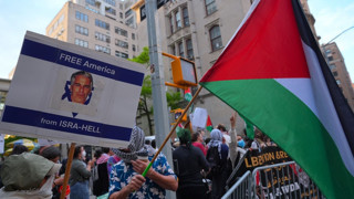 Kirli ittifak ABD’nin kalbinde protesto edildi! Epstein mesajı dikkat çekti