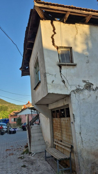 Balıkesir’deki depremde yıkılan binalar havadan görüntülendi - Resim: 6