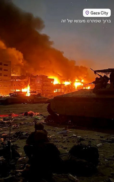 Kundaklayarak çekildiler: İsrailliler Gazzelilerin evlerini yakıp mutluluk pozları verdi - Resim: 5