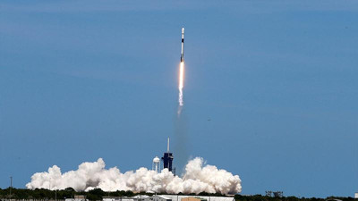 SpaceX roketinin Ay'a çarpması bekleniyor: Astronomlar uyardı