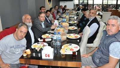 Cami cemaati kahvaltıda buluştu