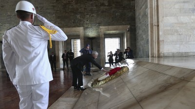 Malezya Başbakanı Anıtkabir'i ziyaret etti