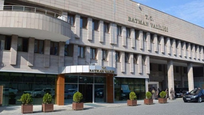 Valilik yerleşkesine parmaklıklardan atlayarak girmek isteyen kişi yakalandı