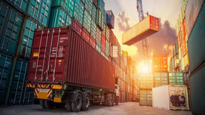 Libya'da düzensiz göçmenler ilk defa kara yoluyla sınır dışı edildi