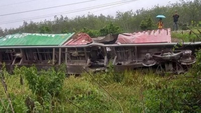 Tayland'da yük trenine bombalı saldırı düzenlendi!