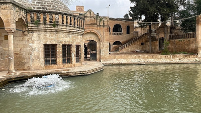 Şanlıurfa'da hafta sonu Balıklıgöl'de turist yoğunluğu yaşandı
