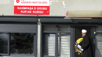 Kuran kursunun camlarını kıran kadın gözaltına alındı