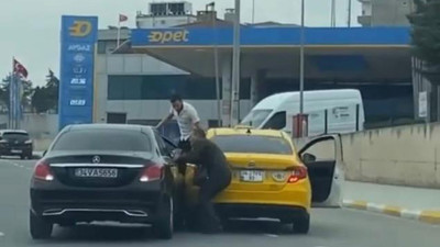 Pendik'te trafik cinneti; tartıştığı taksiciyi ezmek istedi