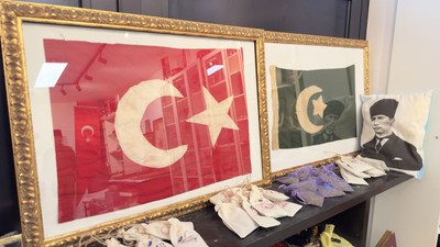 Hollanda'da yaşayan Türker, evini Atatürk müzesine çevirdi