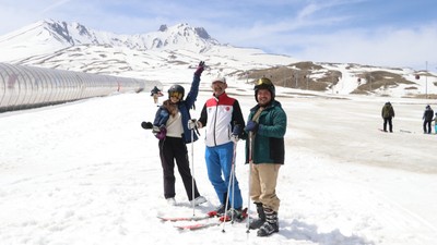 İç Anadolu'nun zirvesi Erciyes'te kayak keyfi