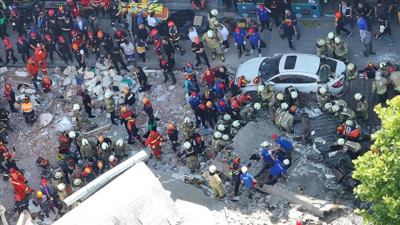 Küçükçekmece'de çöken binadan kurtarılan 2 yaralı daha taburcu edildi
