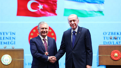 Özbekistan Cumhurbaşkanı Mirziyoyev'e Devlet Nişanı takdim edildi