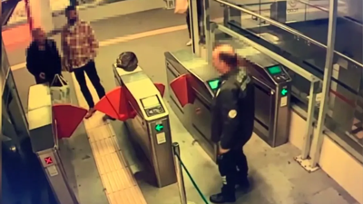 Marmaray'da tansiyon yükseldi: Güvenlik görevlisi yolcuyu vurdu! O görüntüler ortaya çıktı!