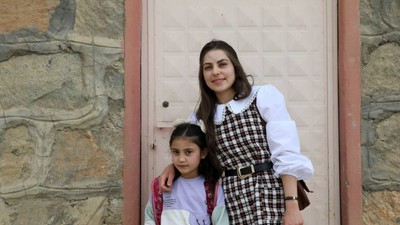 Bitlis'te sınıf öğretmeni ama tek öğrencisi var! Bakın derste ne yapıyor!