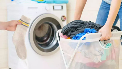 Çamaşır makinesinde yıkanırken kaybolan çoraplar nereye gidiyor? Hepsi aynı yere düşüyormuş...