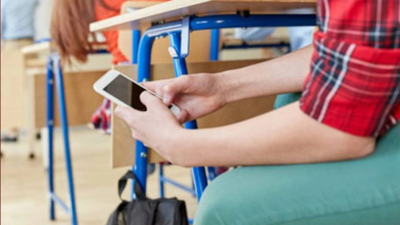 Brezilya’daki okullarda cep telefonu resmen yasaklandı