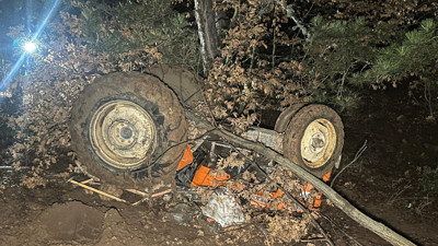 Uşak'ta traktör şarampole devrildi: 2 ölü 2 yaralı