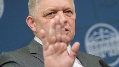 Slovakya'da hükümet, anayasada yalnızca iki cinsiyetin yer alması için değişikliğe gidecek