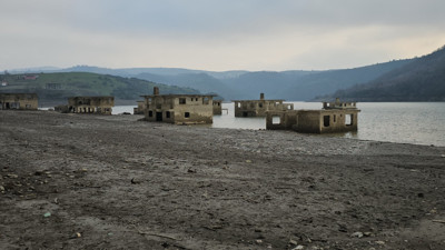 Sular çekildi, barajın altında kalan terk edilmiş şehir ortaya çıktı!