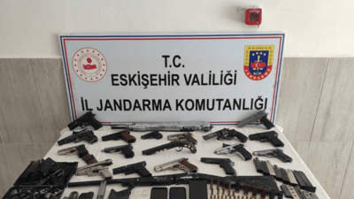 Eskişehir'de çok sayıda ruhsatsız tabanca ve kesici alet ele geçirildi
