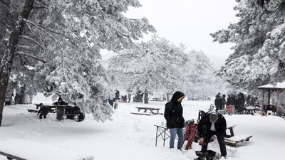 Topuk Yaylası Tabiat Parkı beyaz örtüyle kaplandı