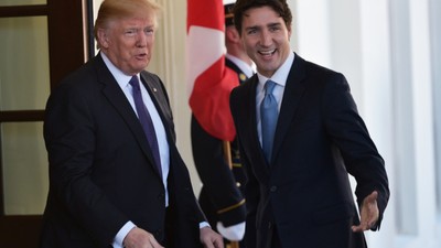 Trudeau Trump'ın 'şaka yapmadığını' söylerken mikrofunun açık olduğunu bilmiyordu