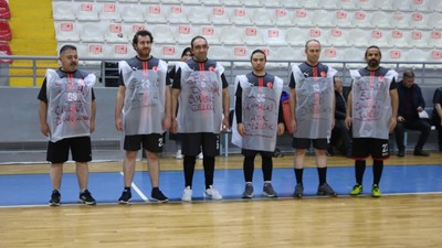 Sahaya poşet formayla çıktılar!