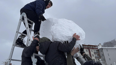Rize'deki gençler Güneysu'da yaptı! Tam 4,5 metre boyunda