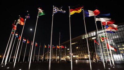 Ülkelerin ulusal marşları hangi cümleyle başlıyor?