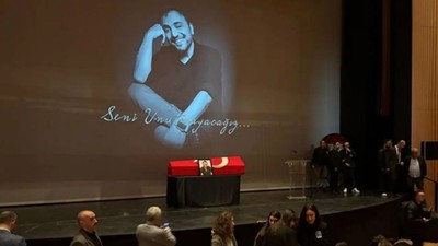 Şinasi Yurtsever son yolculuğuna uğurlandı: Gözyaşları sel oldu!