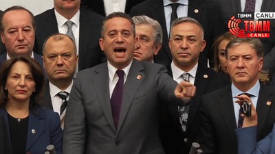 CHP Meclis'te kürsüyü işgal etti: Cumhurbaşkanı adayının önünü kesemezsiniz