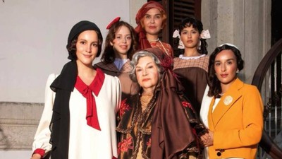 Başrolde Nevra Serezli ve Aziz Sarvan yer alıyor! Ayşe Kulin'in romanı sahneye taşınacak