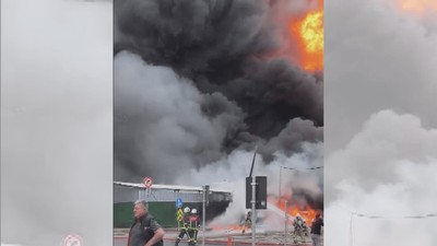 İstanbul İkitelli'de kimya deposunda yangın çıktı! Peş peşe patlamalar oldu!