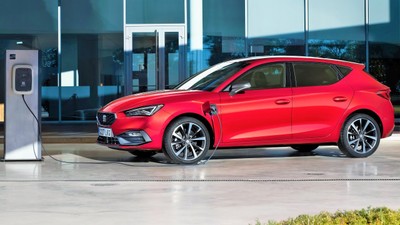 Bir zamanların efsanesiydi! Yeni Seat Leon eHYBRID Türkiye'ye geldi