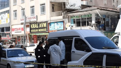Van'da giyim mağazasında silahlı kavga: Ölü ve yaralılar var