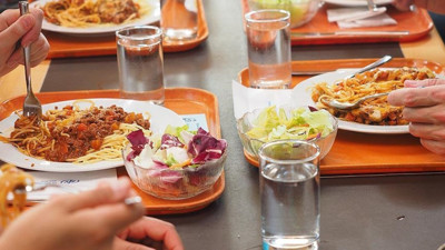 Yemeğinizi 20 dakikadan önce bitiriyorsanız dikkat: Nelere yol açıyor?