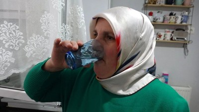 30 yıldır nisan yağmurunu şifa niyetine içiyor: 'Bunu yapmayı kayınvalidemden öğrendim'