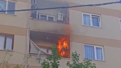 Bursa Yıldırım'da dairenin balkonunda yangın