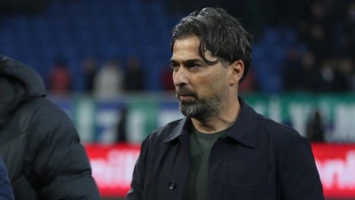 Çaykur Rizespor Teknik Direktörü İlhan Palut: 'Alacağımız maksimum puanı alıp zor durumdan inşallah kurtulacağız'