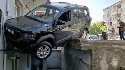Edirne'de evin balkonuna cip çarptı