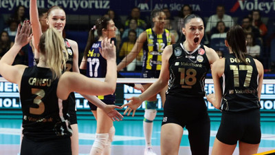 VakıfBank, Fenerbahçe Medicana'yı 3-1 mağlup etti! Sarı-siyahlılar, seride durumu 2-0 yaptı
